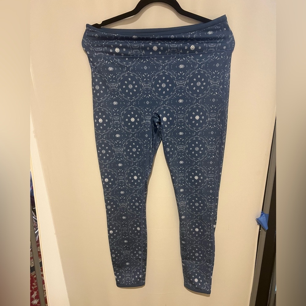 Fabletics Blue Patterned leggings